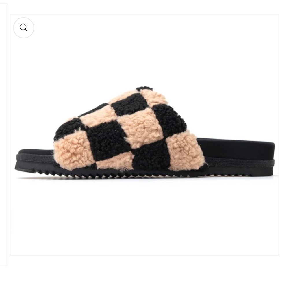 ROAM Black and Tan Checkered Sandals size 5